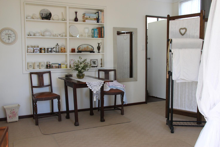 Others 5, Whispering Pines Bed and Breakfast, Collie