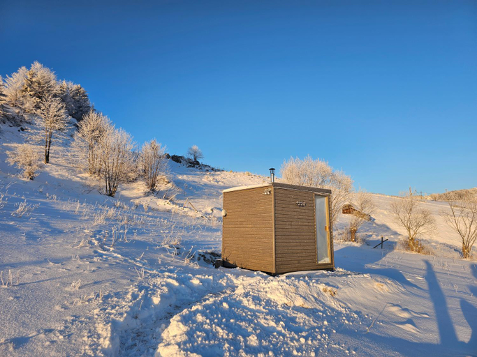 Others 5, Casa de la Stanca Sirnea, Fundata