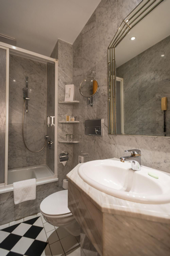 Bathroom 12