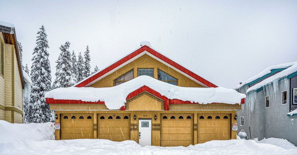 Exterior & Views 2, Fresh Tracks Retreat Ski In Out Hot Tub, Kootenay Boundary