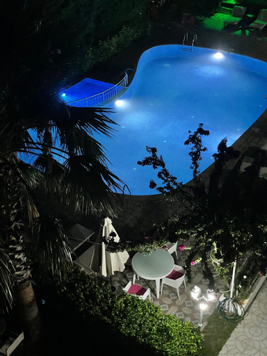 Swimming Pool 13