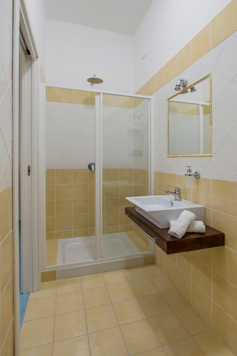 Bathroom 5, Ad Maiora, Salerno