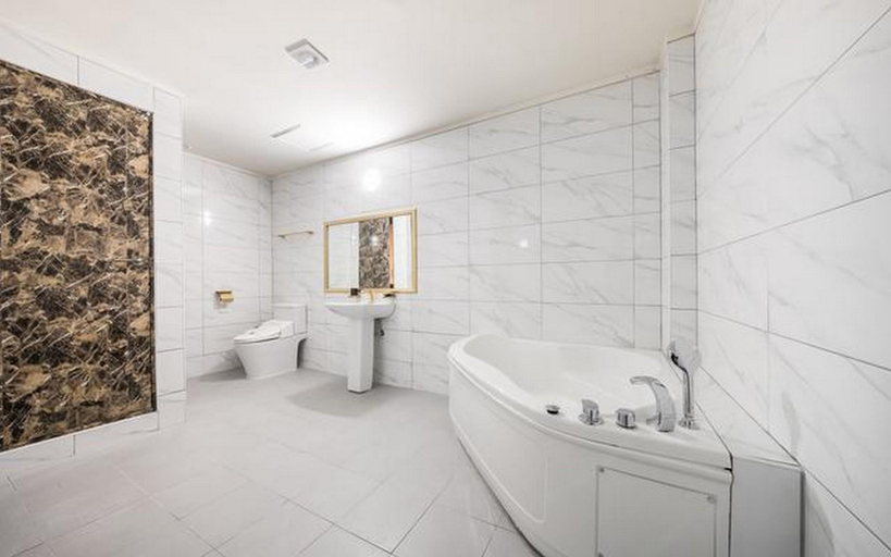 Bathroom 5, Gunsan Ribbon Hotel, Gunsan