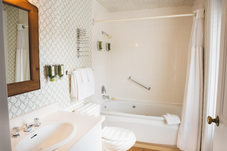 Bathroom 5, Briars Resort and Spa, York