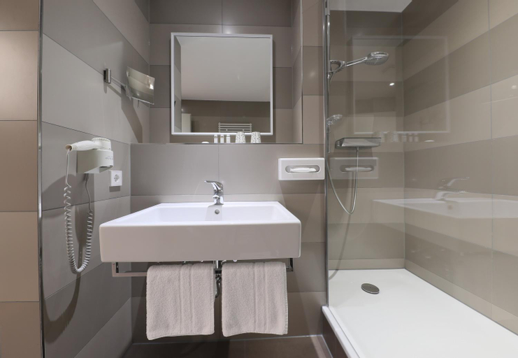 Bathroom 12