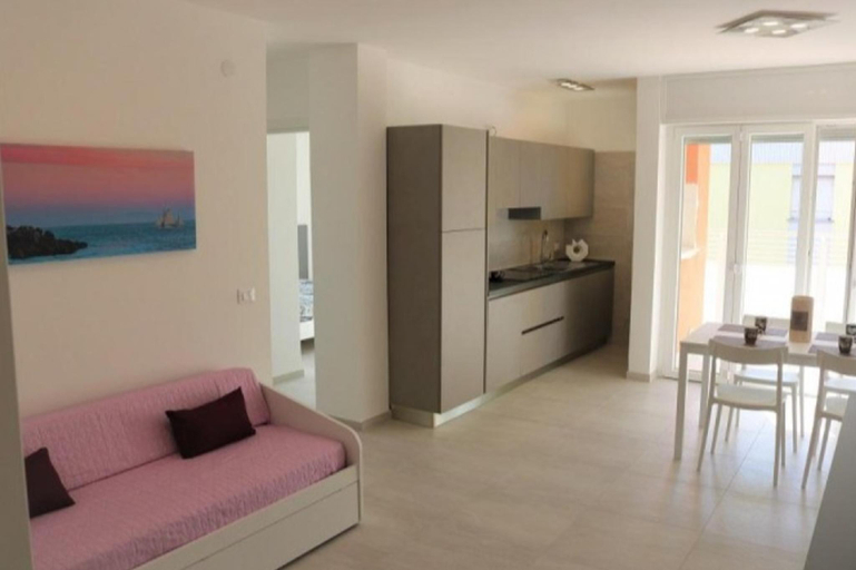Others 5, Modern Apartment with terrace 50m from the beach - Private Beach Place Included, Venezia