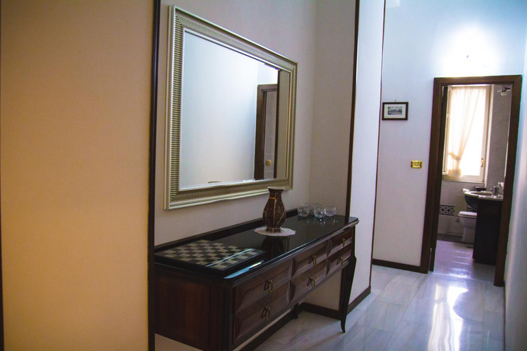 Bathroom 4, Easy House, Napoli