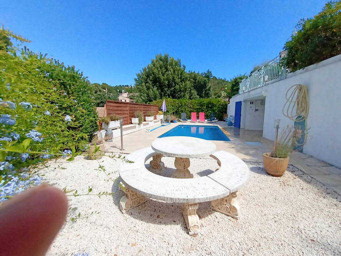 Sport & Beauty 2, Villa elegante a Saint-Raphael avec piscine partagee, Var