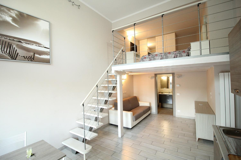 Others 4, Modern Loft Apartment, Roma