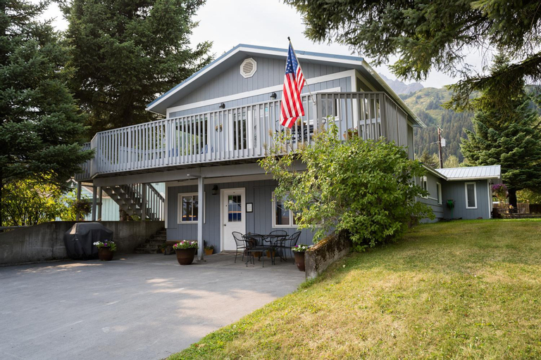 Bears Den Alaska Lodging, Kenai Peninsula