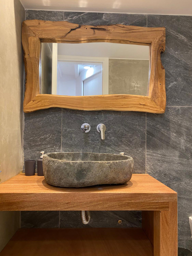 Bathroom 5, Eternal Town, South Aegean