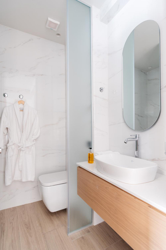 Bathroom 5, The City Hotel & Suites, Crete
