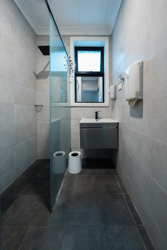 Bathroom 10
