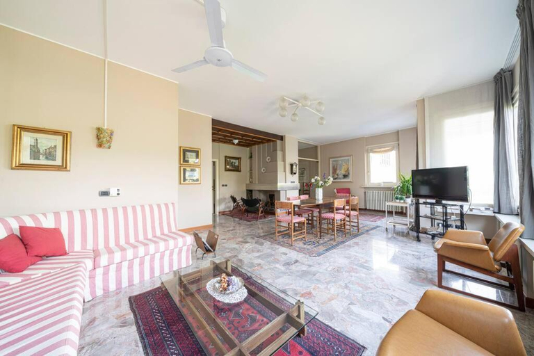 Facilities 3, Villa Magnolie, accesso a lago, Brescia