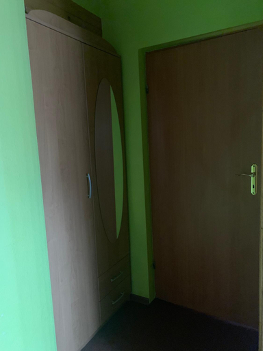 Others 4, Hotelik, Świecie