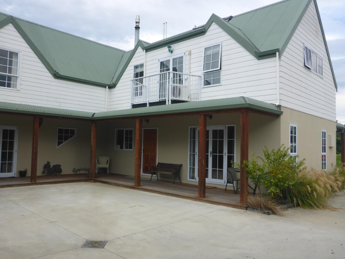 Others 3, GMH Home Stay, Marlborough