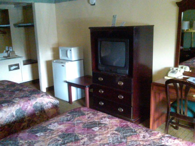 Bedroom 2, Knights Inn - Battle Creek MI, Calhoun