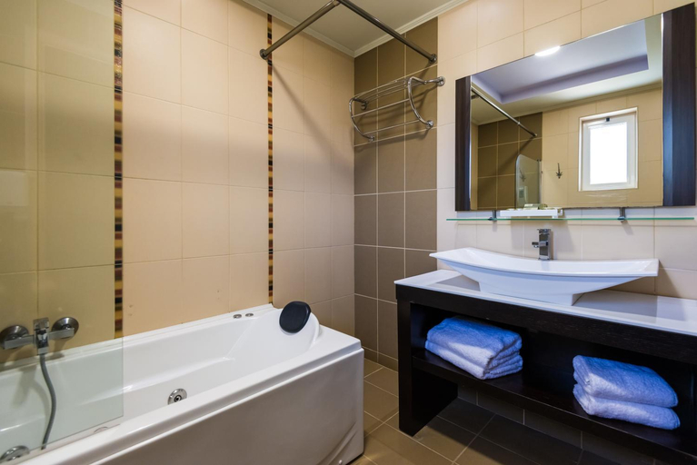 Bathroom 5, Gaia Palace, South Aegean