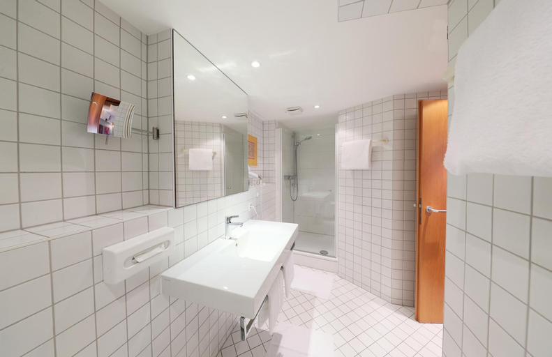 Bathroom 4
