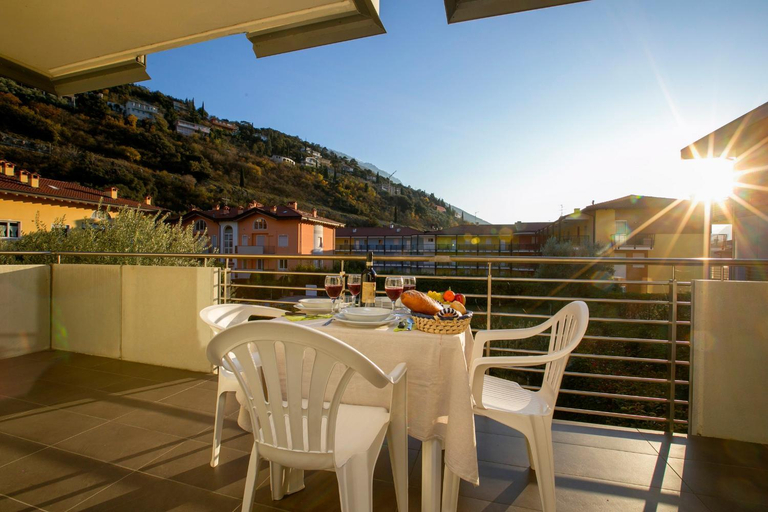 Others 5, Torbole Relax, Pool & Balcony Apartment, Trento