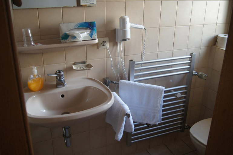 Bathroom 2, Hotel Krone, Ostalbkreis