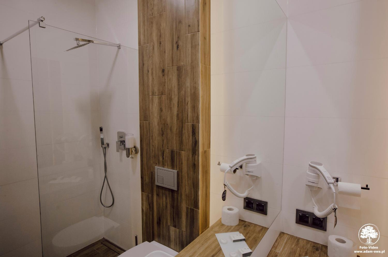 Bathroom 5, Hotel Nad Stawem, Miechów
