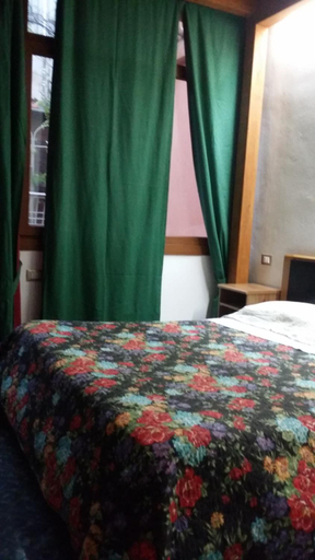 Others 4, B&B La Salghe, Ferrara