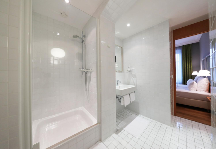 Bathroom 9