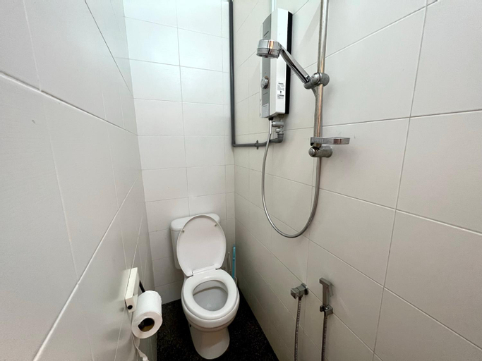 Bedroom 2, DeMUJI2 6PAX CentralTown in AirPutih, Netflix, AC, Kuantan