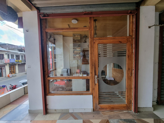 Exterior & Views