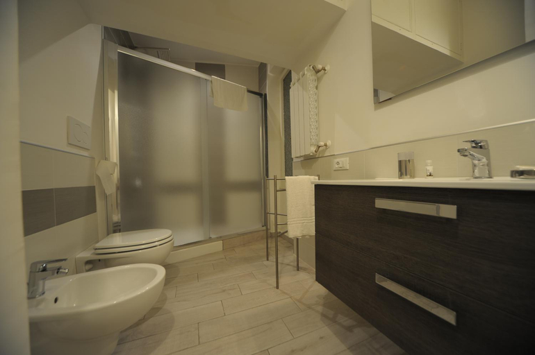 Bathroom 2, Bbrothershouse, Rome