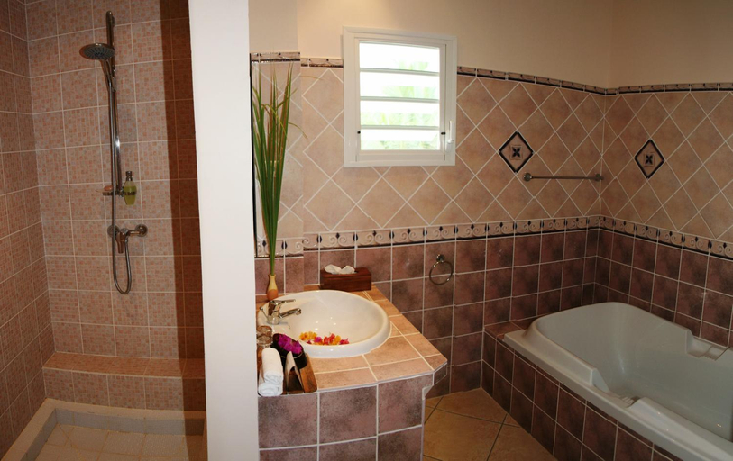 Bathroom 4, Royal Beach Hotel, Diana