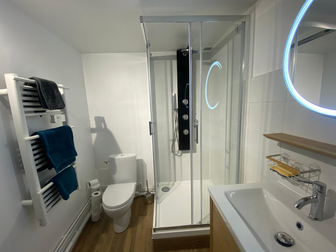 Bathroom 13
