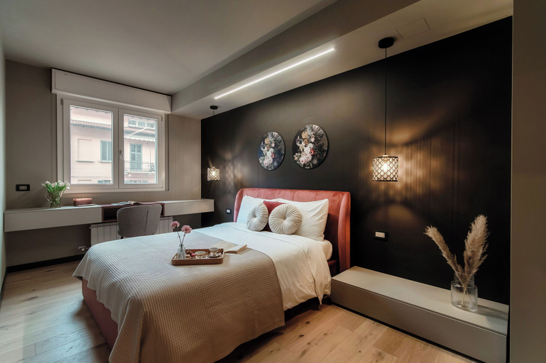 Bedroom 2, Scarlett, Como