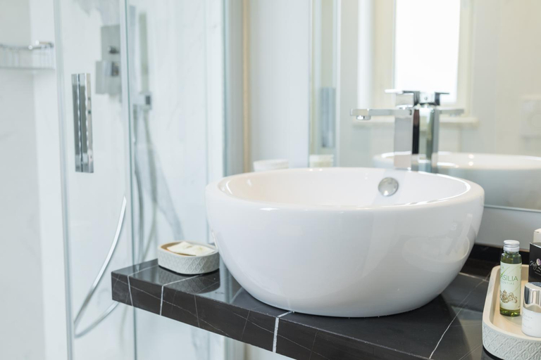 Bathroom 12