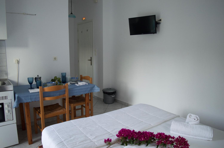 Bedroom, Armenaki Apartments, Peloponnese