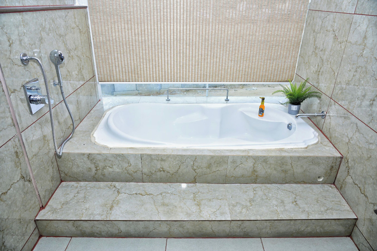 Bathroom 4, Vilasini Inn, Mandya