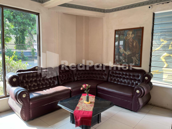 Public Area, Hotel Dewi near GOR Merdeka Jombang Mitra RedDoorz, Jombang