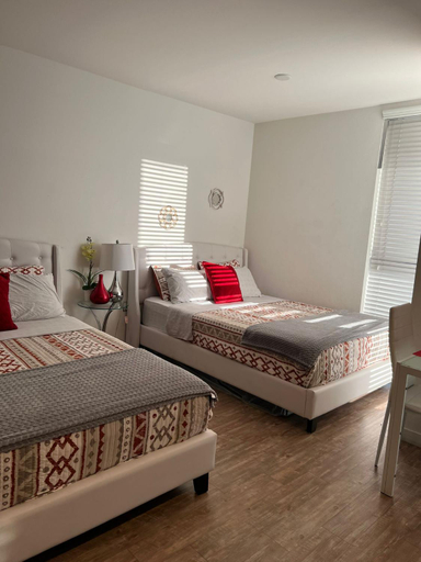 Others 3, Incredible Hollywood Loft Free Parking, Los Angeles