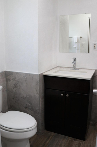 Bathroom 3, Welcome Inn Motel, San Bernardino