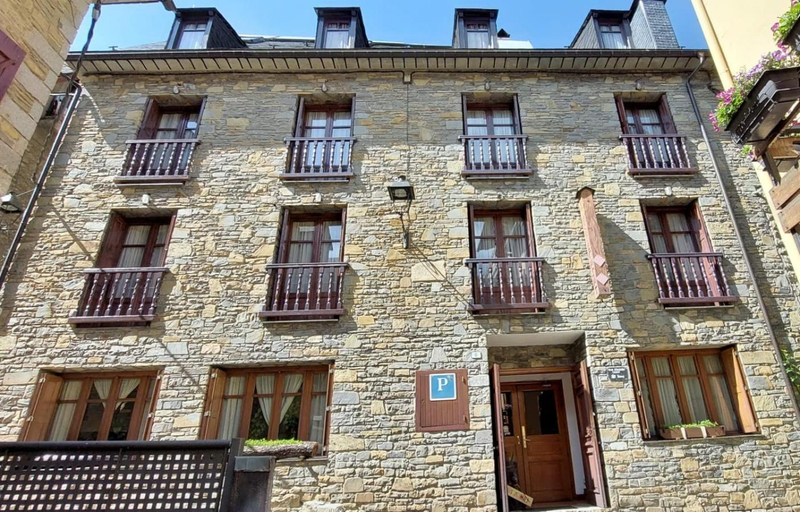 Others 3, Pension Casat, Lleida