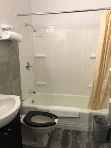 Bathroom 3, Royal Hotel, Division No. 21