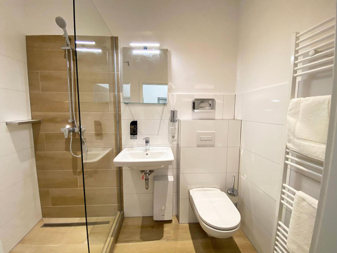 Bathroom 10