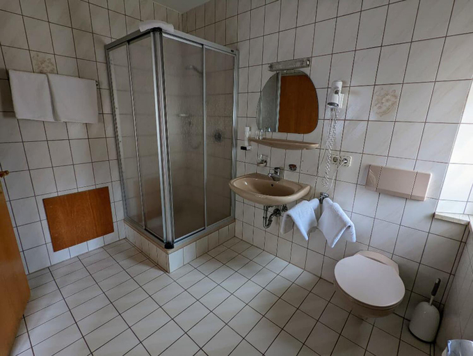 Bathroom 14