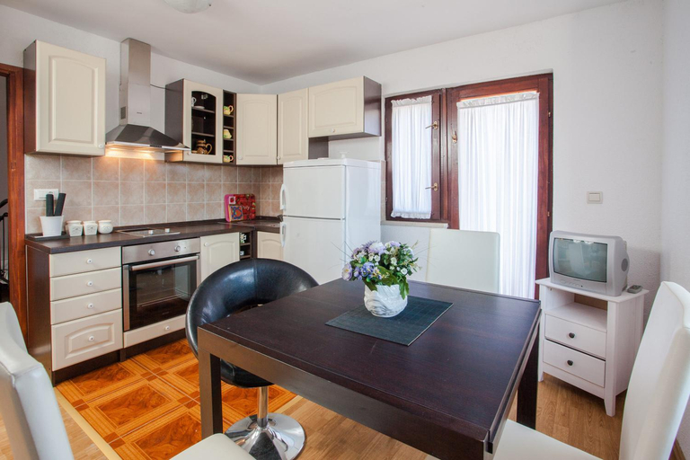 Others 3, Apartments Dalmatinska Kuca, Milna