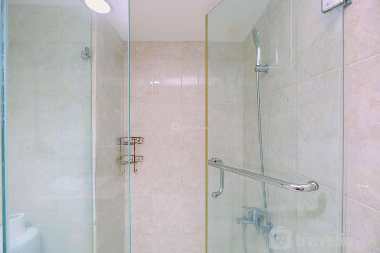 Bathroom, Nice Studio at Tamansari The Hive By Travelio, East Jakarta