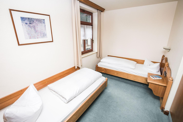 Bedroom 2, Berghotel Friedrichshohe - Sauna, Pool & Natur, Sächsische Schweiz-Osterzgebirge
