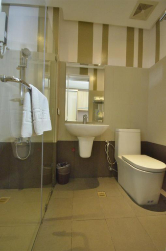 Bathroom 4, Injap Tower Hotel, Iloilo City