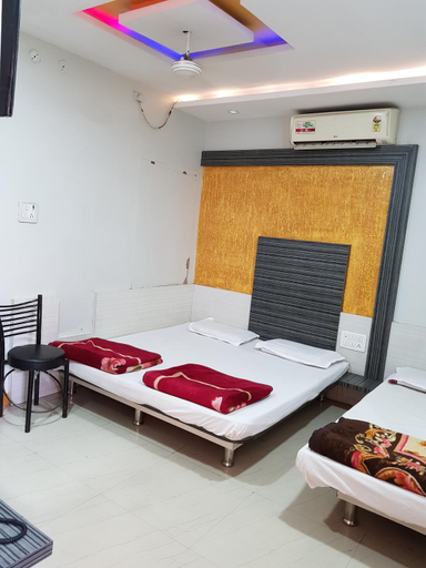 Others 4, Shri Radhe Krishna Hotel, East Nimar
