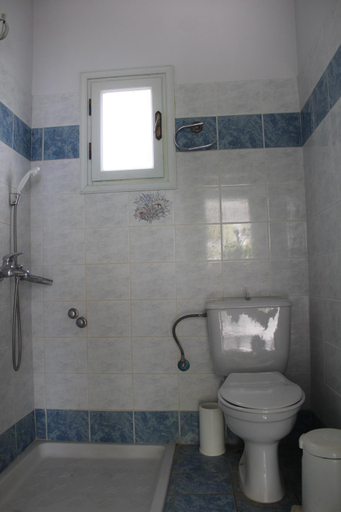 Bathroom 3, Armenaki Apartments, Peloponnese